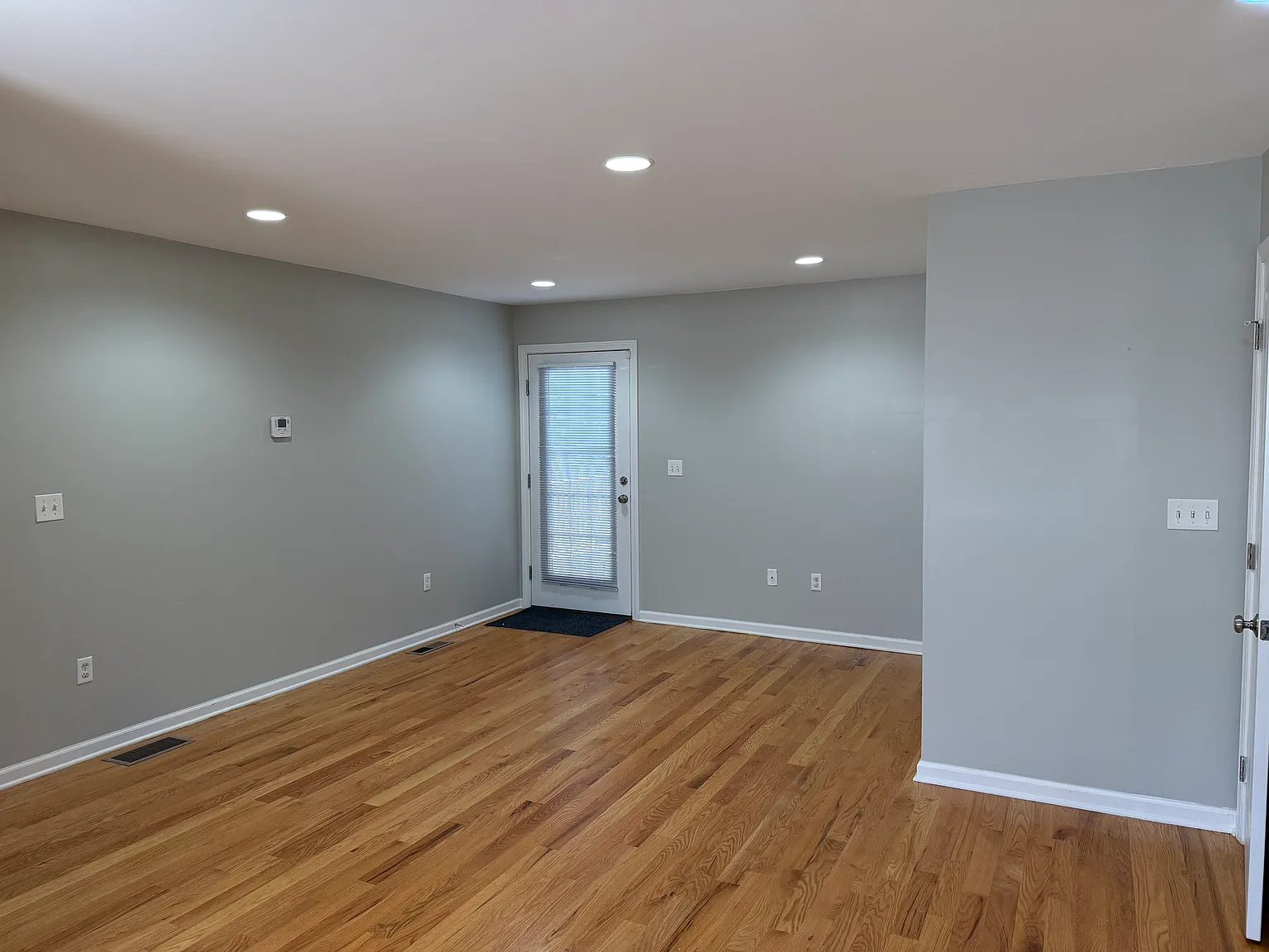 1 bed, 900 sqft, $1,900 — Photo 4