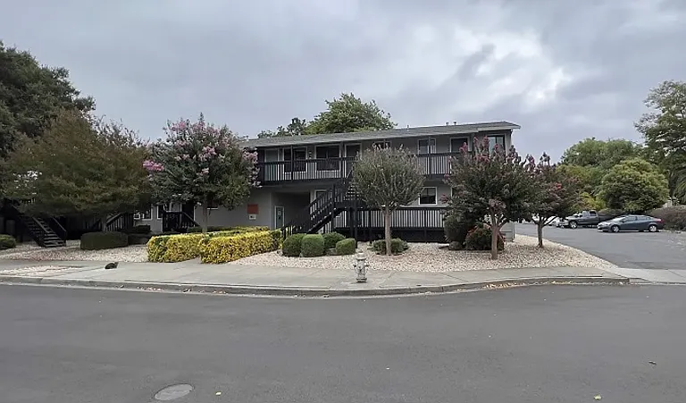 Bridgeview Apartments — Photo 1