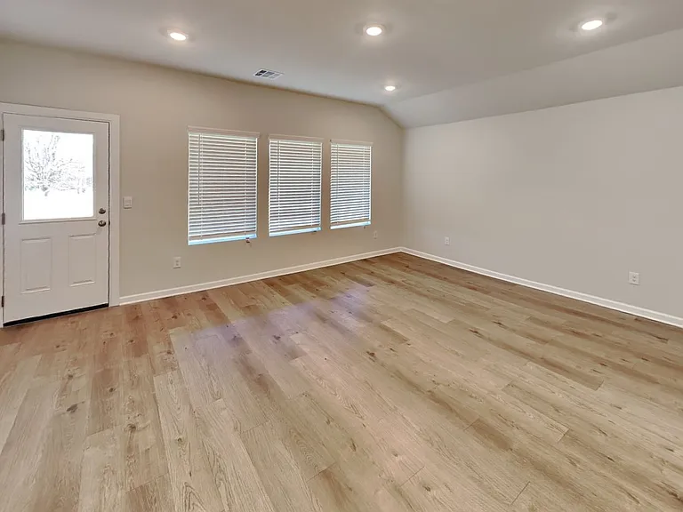 6101 Green Meadow Ln — Photo 5