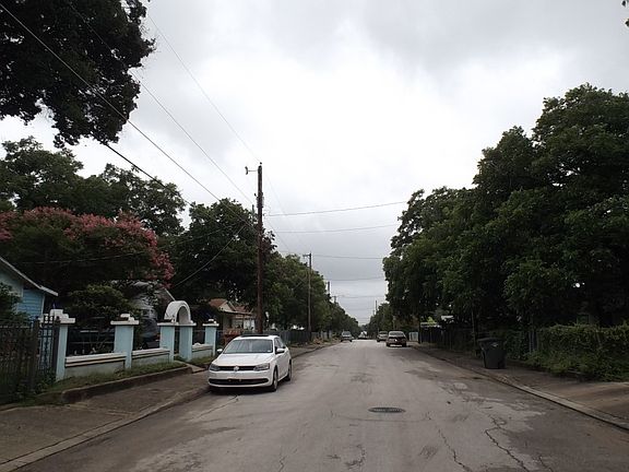 4th image of 411 E Young Ave