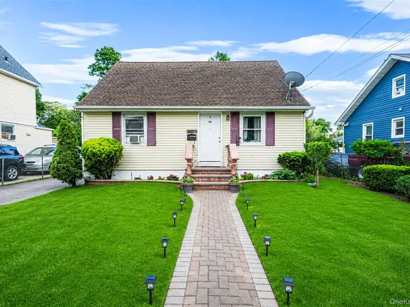 101 Woods Avenue, Roosevelt, NY 11575