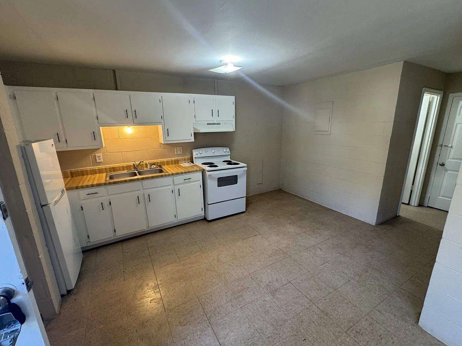 1 bed, 1.0 bath, 700 sqft, $900 — Photo 3
