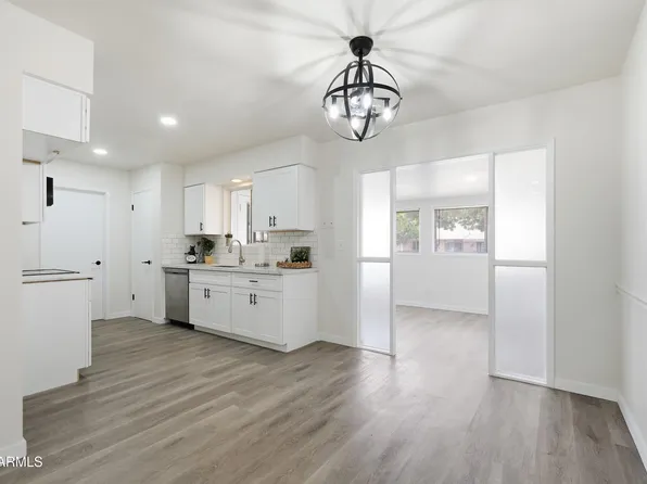 10528 W SARATOGA Circle, Sun City, AZ 85351