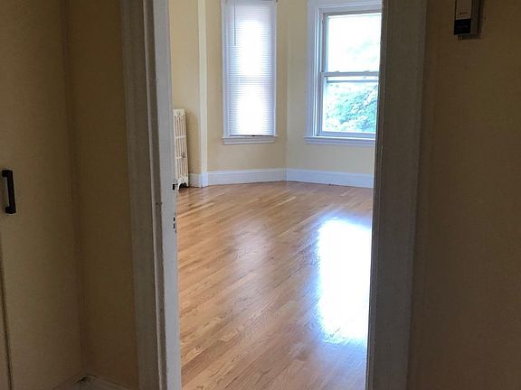 3rd image of 16 Smythe St #1