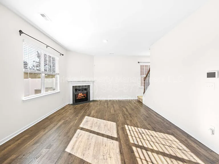 4015 Meadow Green Dr — Photo 8