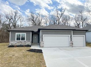 1909 Creek View Ln, Raymore, MO 64083