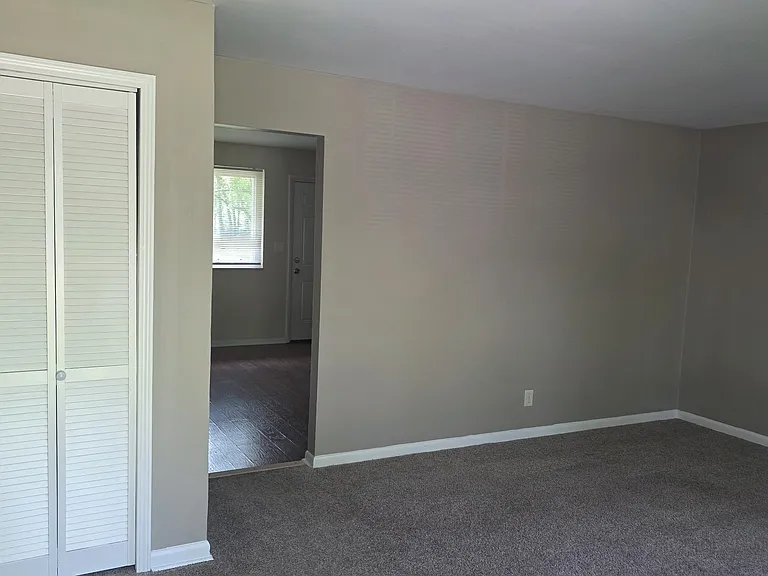 115 Elmwood Dr — Photo 3