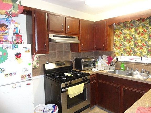 4th image of 717 E Austin Ave