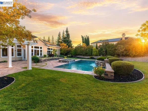 25 Treetop Terrace Ct, Alamo, CA 94507