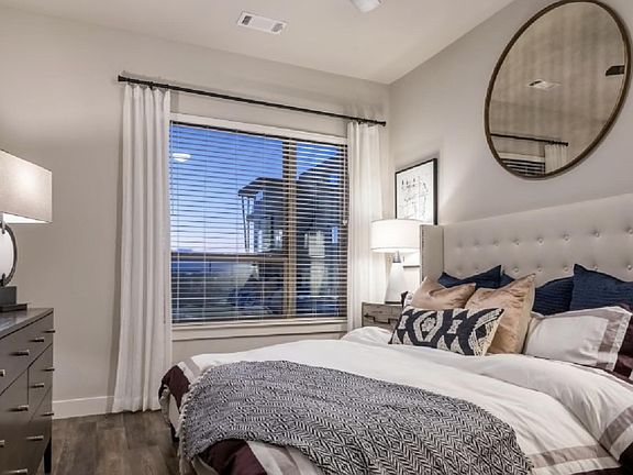 5th image of 822 E 19th Ave #231