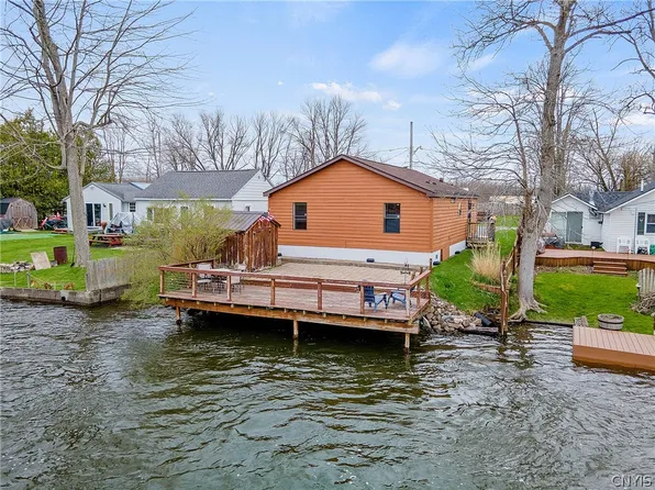 23 Manhattan Park Dr, Pennellville, NY 13132