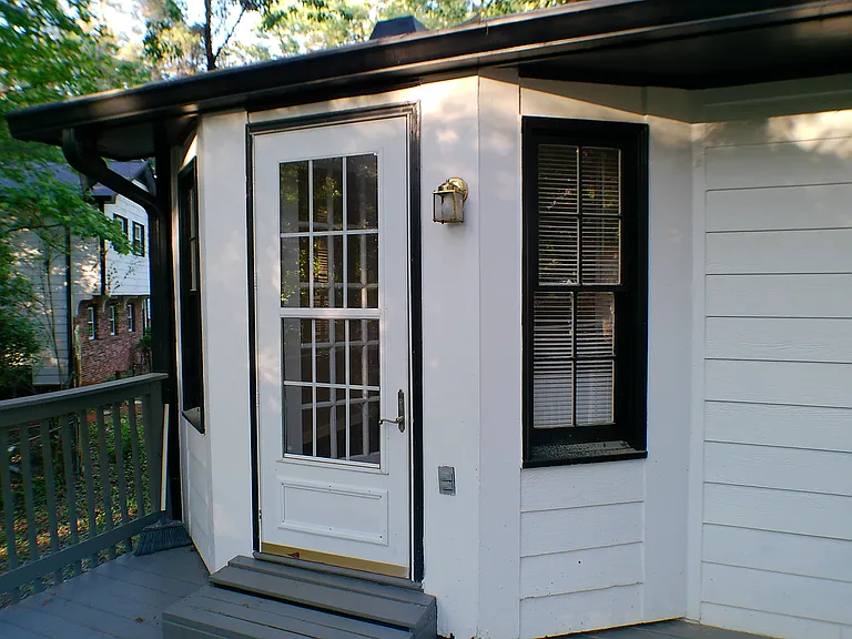2047 Cliffton Ter — Photo 10