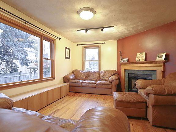 73 Winter LIVING AREA