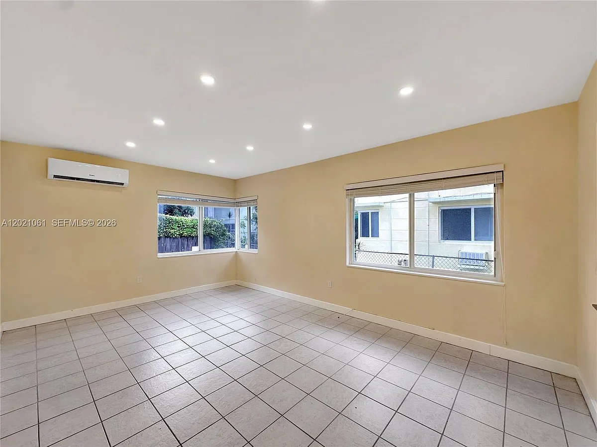 Building Photo - 965 Bay Dr #6