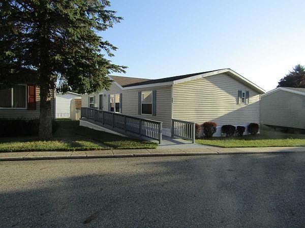 1st image of 265 Shoreline Dr W