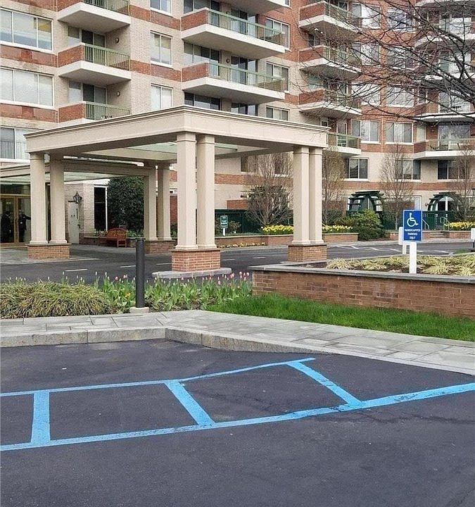 1st image of 100 Hilton Ave Unit 803
