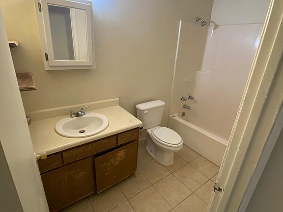 3rd image of 100 Fairfax St #B