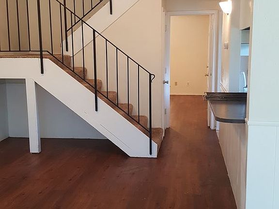 4th image of 15 Cherrywood Sq