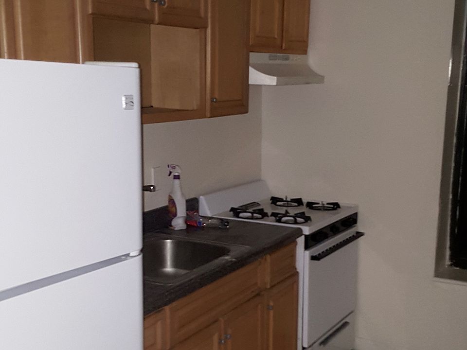 2nd image of 524 Jefferson Ave APT 2