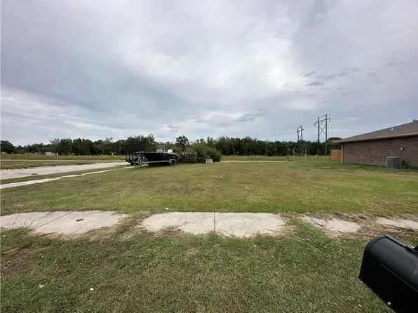 1901 Joseph Dr, Saint Bernard, LA 70085
