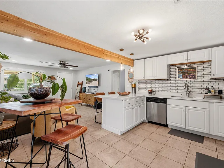 1324 E Orangewood Ave — Photo 3