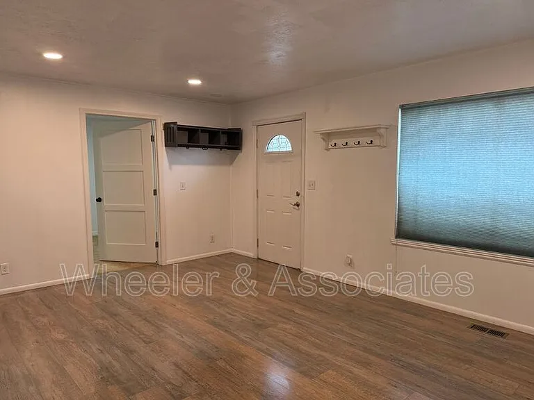 1118 S 700 W — Photo 11