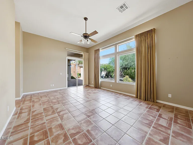 2129 W Legends Way — Photo 34