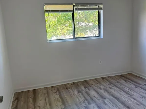 300 Palm Cir W, Hollywood, FL