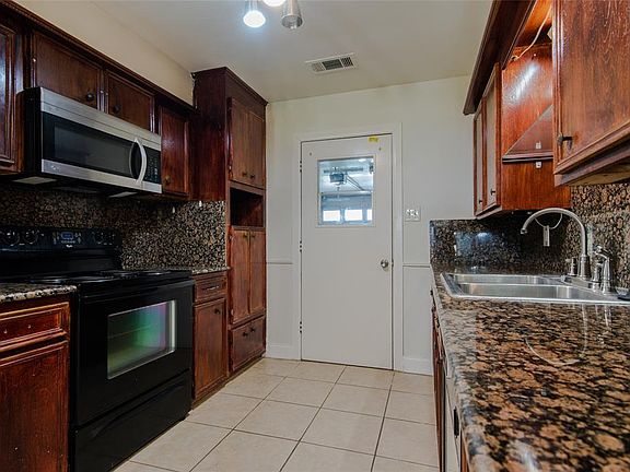 5th image of 408 McKinney Ave