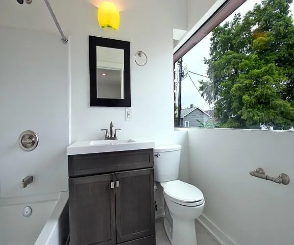 635 N Scott St — Photo 12