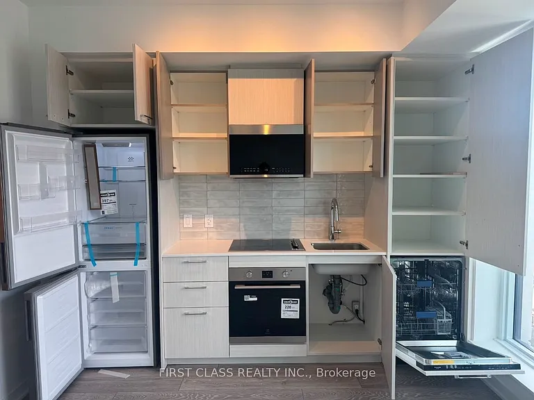 10 Oak St #910 — Photo 5
