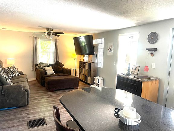 4th image of 408 Catherine Ave