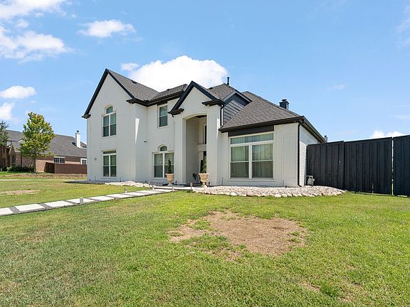 3rd image of 2814 Saint Maria Dr
