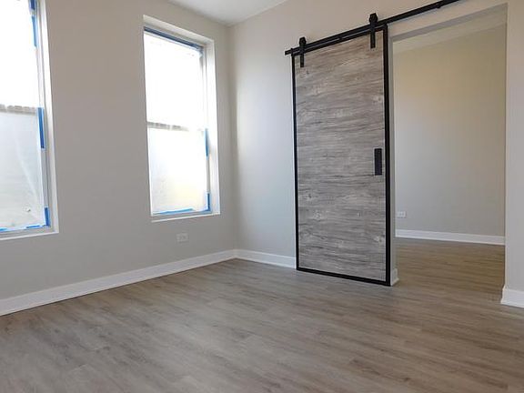 3rd image of 1933 N Winchester Ave #2FF