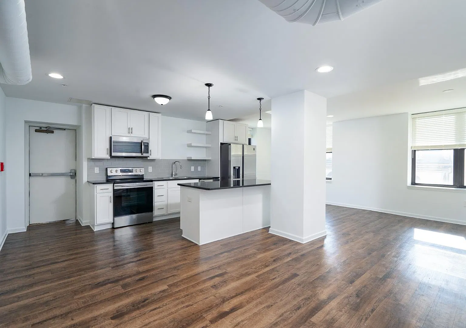 57 Union St S - 303 — Photo 2
