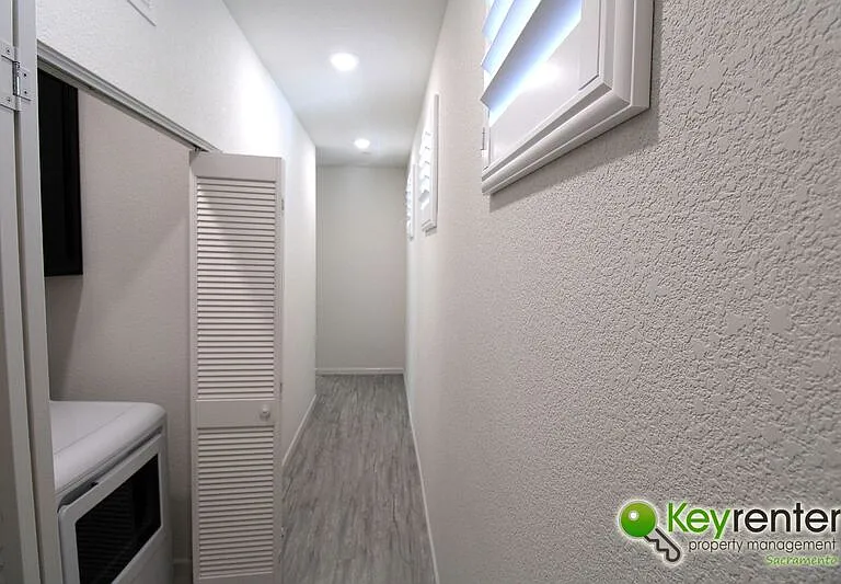 1061 Chapelhill Ln — Photo 15