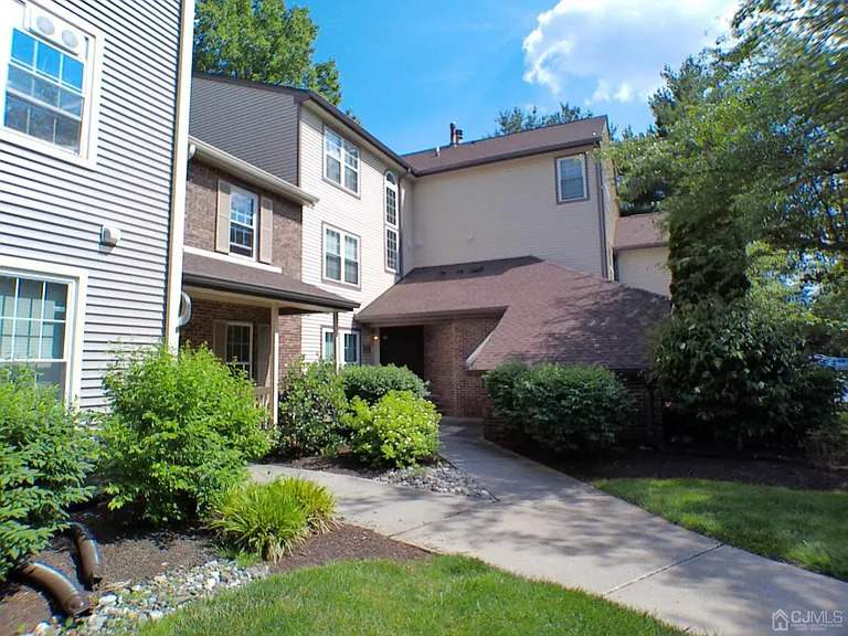 5132 Beech Ct — Photo 2