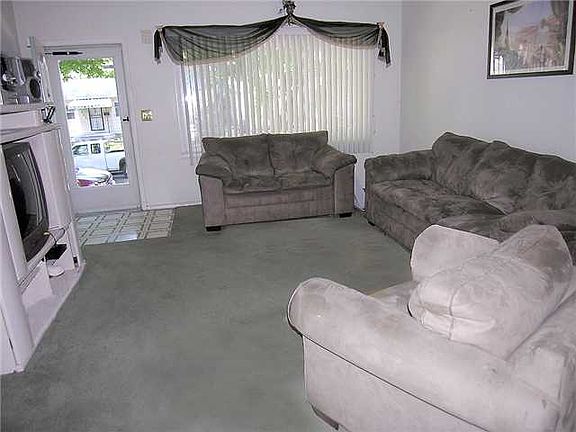 4th image of 208 Hausman St