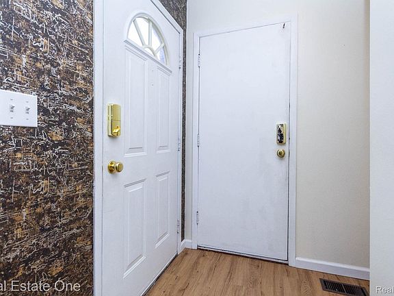 5th image of 111 Manor Way