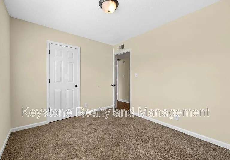 812 Pembroke Oak Grove Rd #16 — Photo 8