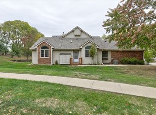 6822 Oakwood Dr, Urbandale, IA 50322