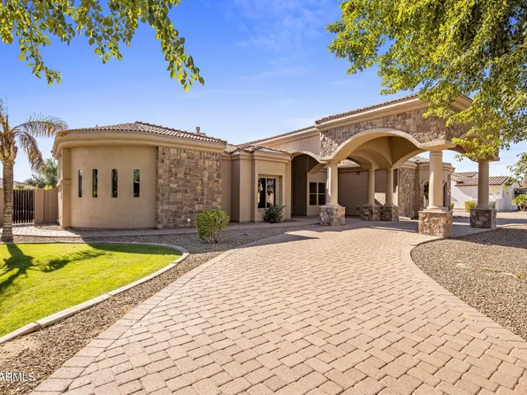 2961 E LATHAM Way, Gilbert, AZ 85297