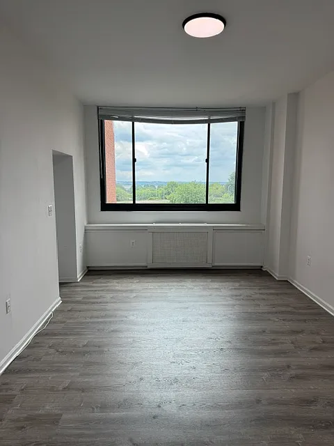 1 bed, 572 sqft, $1,975 — Photo 2