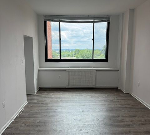2nd image of 1011 Arlington Blvd APT 315