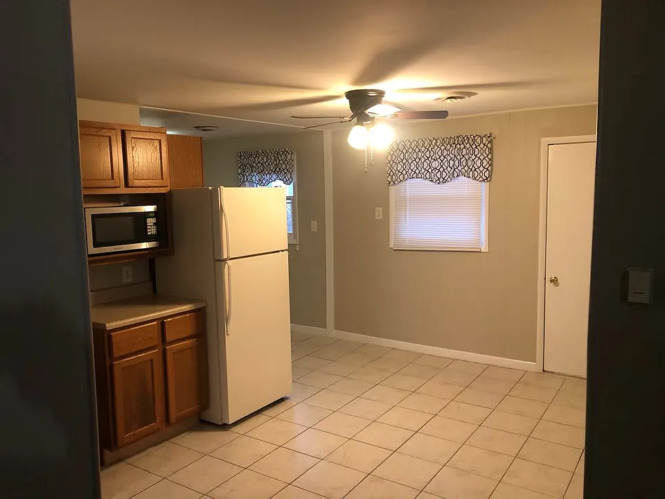 Eat in kitchen
