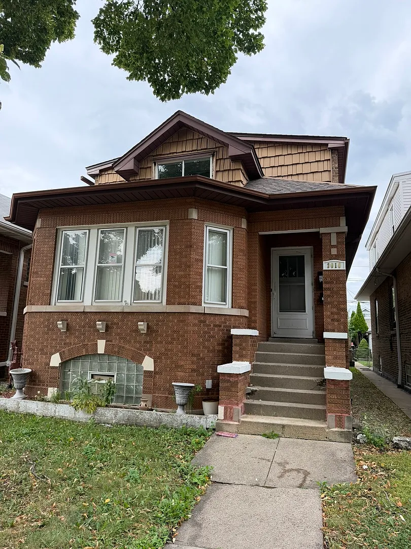 3 bed, 1.0 bath, 1100 sqft, $2,050 — Photo 1