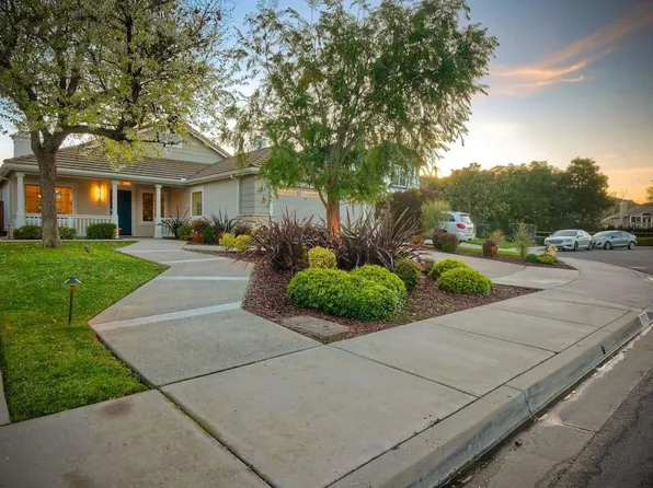 215 Muirfield Way, San Marcos, CA 92069
