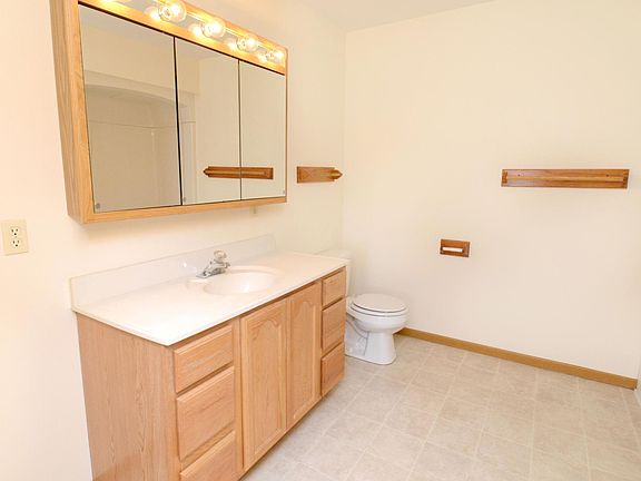 2nd image of 896 Dutchman Dr #5