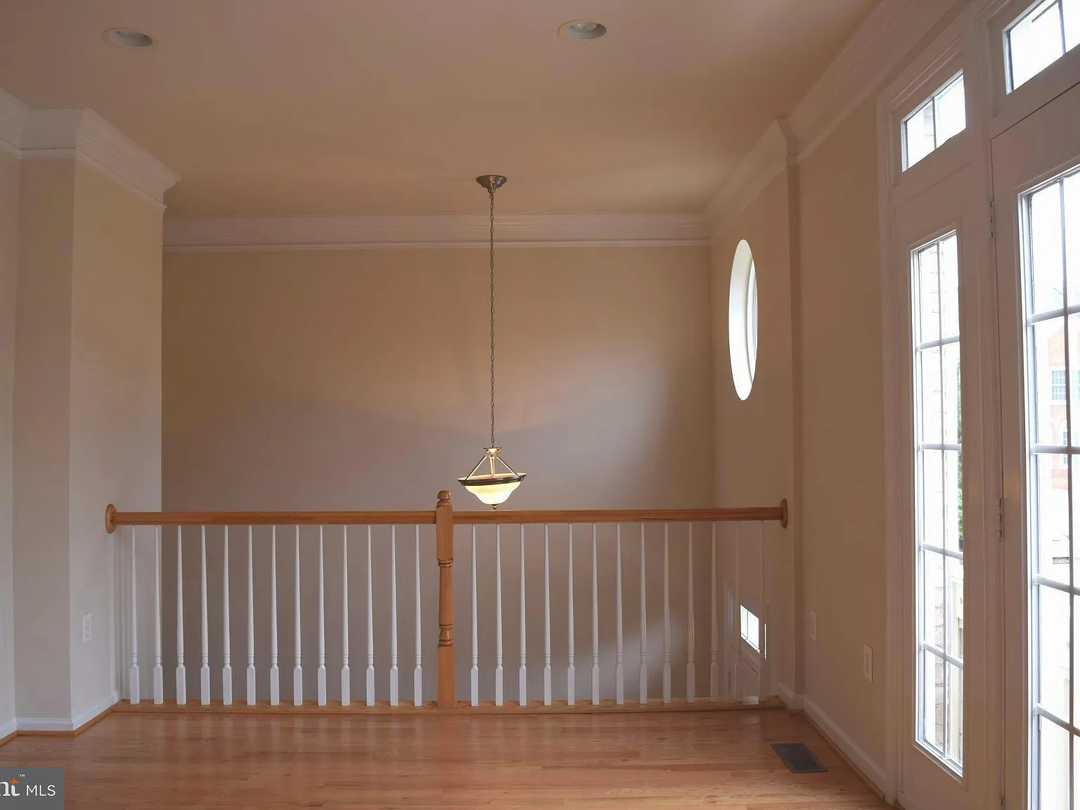 3 bed, 3.5 bath, 1946 sqft, $3,500 — Photo 4
