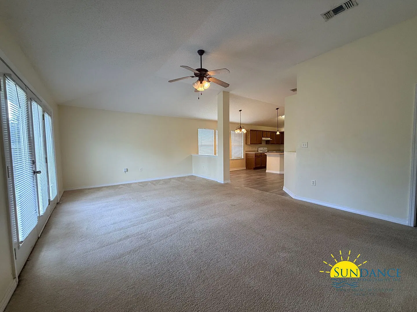Charming 3-Bedroom + BONUS room in central Navarre! — Photo 4